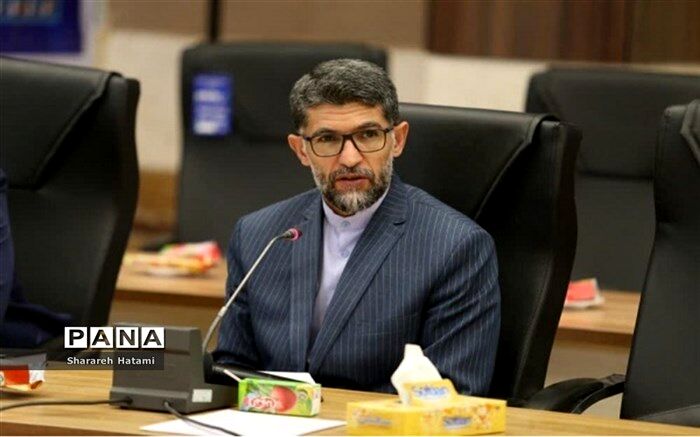 دشمن دسیسه‌های مختلفی برای تحریک دختران دانش‌آموز دارد