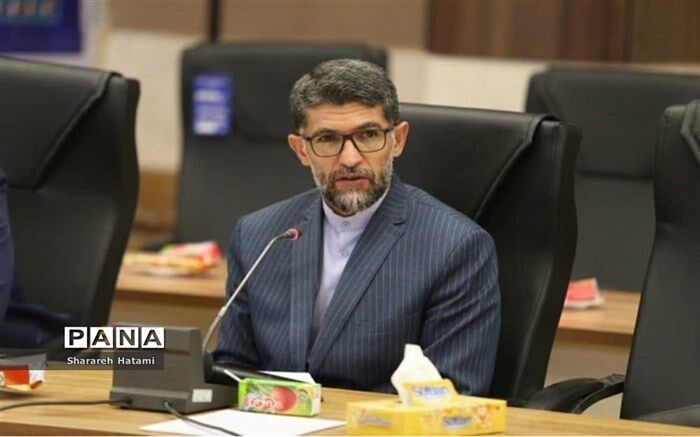 دشمن دسیسه‌های مختلفی برای تحریک دختران دانش‌آموز دارد