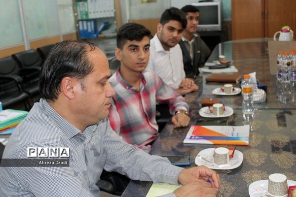 نشست هیات رئیسه شورای دانش‌آموزی استان بوشهر