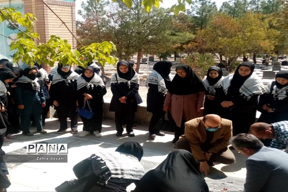 مراسم غبارروبی گلزار شهدا در شهر زیارت