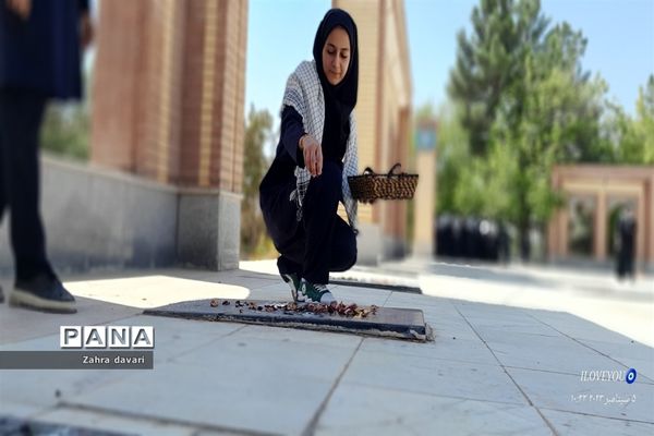 مراسم غبارروبی گلزار شهدا در شهر زیارت