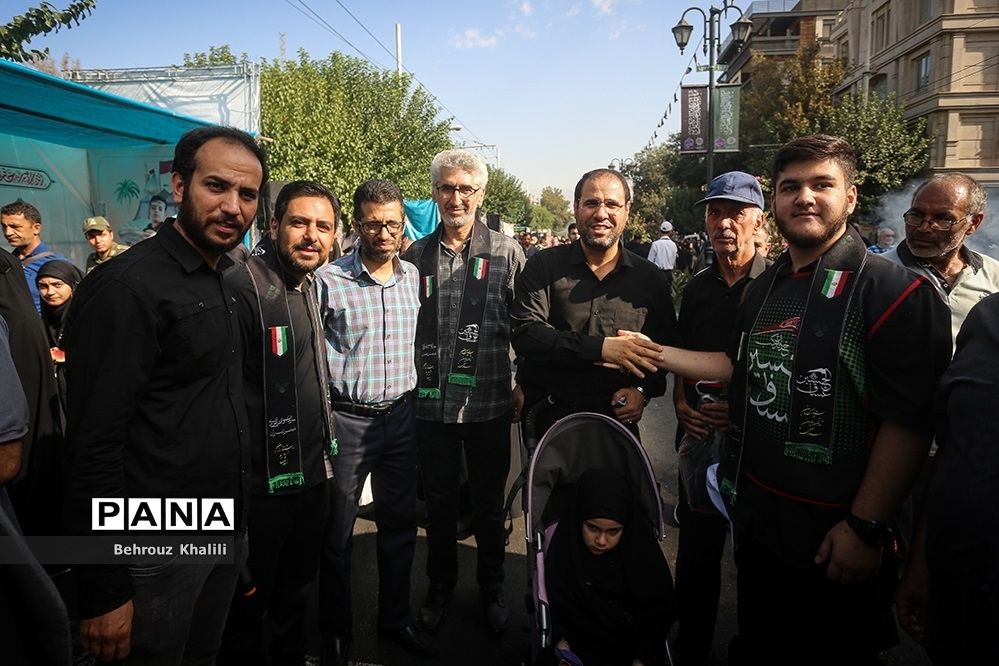 برپایی موکب سازمان دانش‌آموزی در مسیر پیاده‌روی جاماندگان اربعین‌