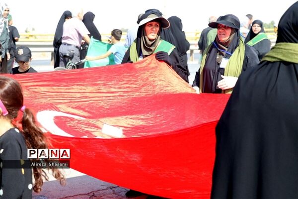 مراسم پیاده‌روی دل‌های اربعین در شهر اراک
