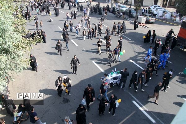 پیاده‌روی اربعین با حضور جمعی از مردم در شهرری