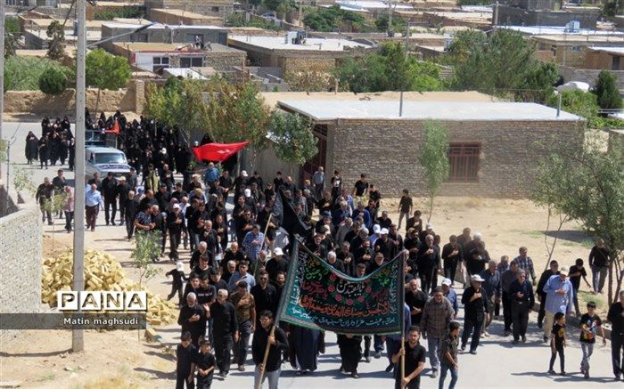 پیاده‌روی جاماندگان اربعین شهر درق شهرستان گرمه /فیلم