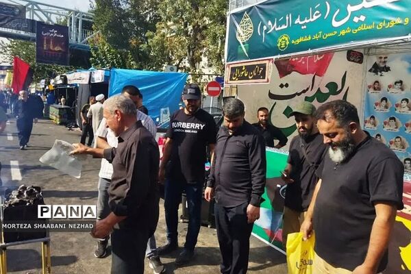 موکب حب الحسین(ع)  فشافویه درمسیر پیاده‌روی جاماندگان اربعین حسینی