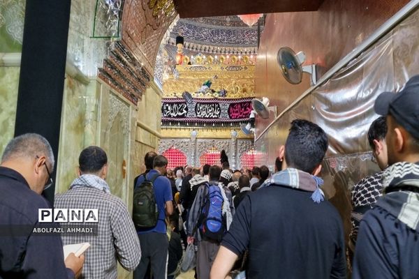 حال و هوای حرم ائمه معصومین در راهپیمایی اربعین