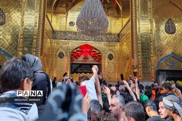 حال و هوای حرم ائمه معصومین در راهپیمایی اربعین