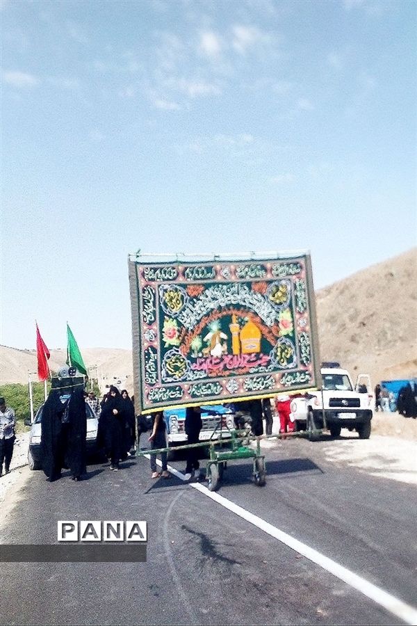 همایش پیاده‌روی جاماندگان حسینی از حرم تا حرم در شهرستان بن
