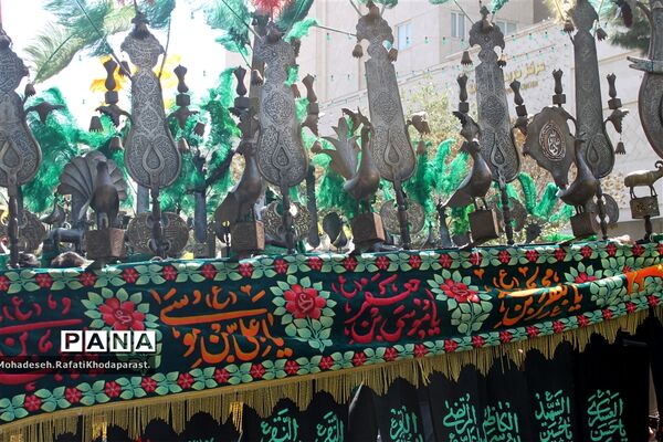 بیعت عاشقان اباعبدالله (ع) در روز اربعین
