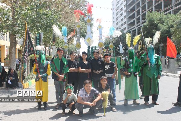 بیعت عاشقان اباعبدالله (ع) در روز اربعین