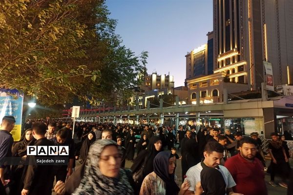 پیاده‌روی جاماندگان اربعین حسینی به حرم امام رضا (ع)