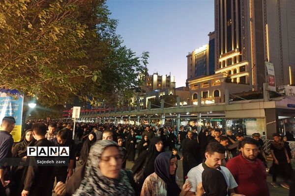 پیاده‌روی جاماندگان اربعین حسینی به حرم امام رضا (ع)