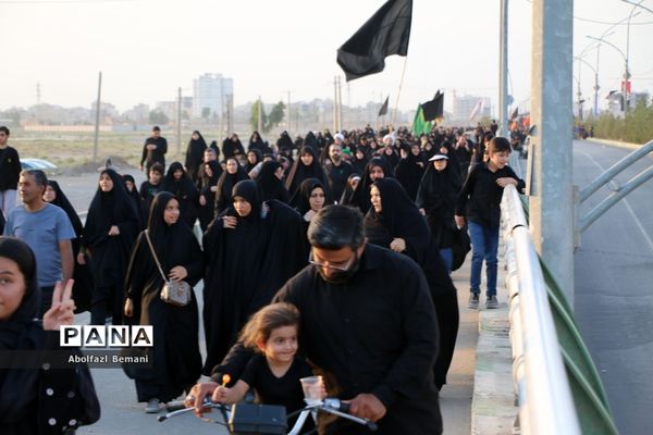 پیاده‌روی مردم قم در اربعین حسینی(ع)