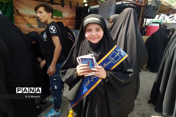 عزاداری و پیاده‌روی مردم قم در گرامیداشت اربعین حسینی