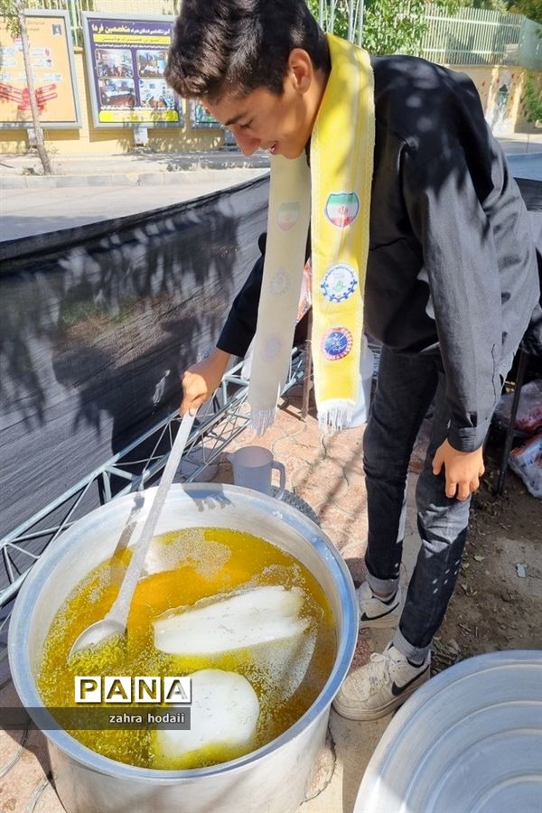 خدمات‌رسانی موکب دانش‌آموزان خراسان شمالی به جاماندگان حسینی