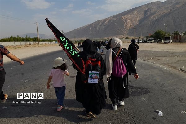 حضور کودکان در پیاده‌روی جاماندگان اربعین حسینی شهرستان کازرون‌