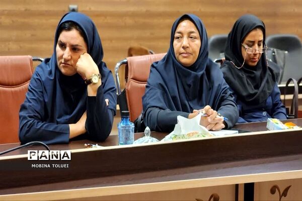 نشست هماهنگی مراقبان سلامت ناحیه یک بهارستان برای شروع سال تحصیلی