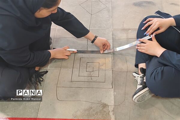 رقابت دانش‌آموزان دختر مقطع متوسطه در مسابقات دومینو المپیاد رویش