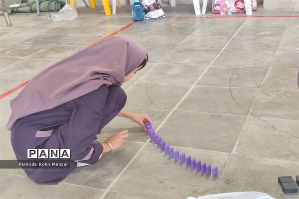 رقابت دانش‌آموزان دختر مقطع متوسطه در مسابقات دومینو المپیاد رویش
