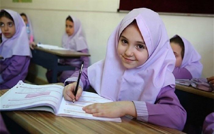 ضرورت آموزش مسائل اقتصادی به دانش‌آموزان با شیوه‌های مختلف