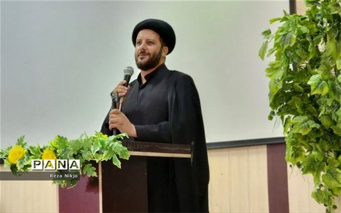 مسئولین باید بدون هیچ چشم داشتی، خدمتگزاران مردم باشند