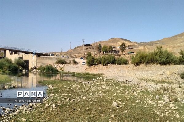 سد آبی خاکی روستای درکه در استان کرمانشاه
