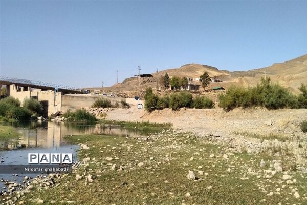 سد آبی خاکی روستای درکه در استان کرمانشاه
