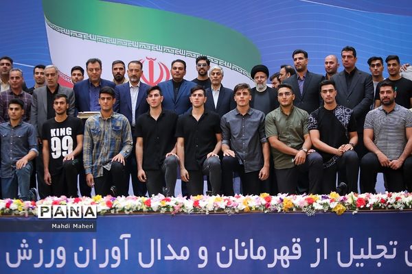 مراسم تجلیل از مدال‌آوران و قهرمانان ورزشی