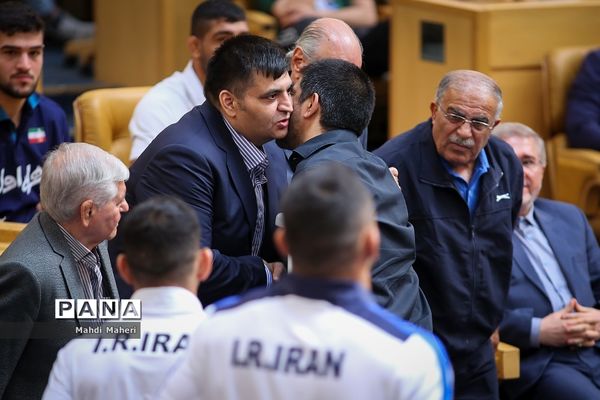 مراسم تجلیل از مدال‌آوران و قهرمانان ورزشی