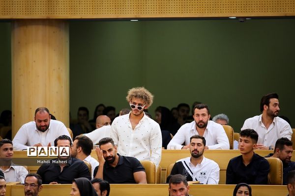 مراسم تجلیل از مدال‌آوران و قهرمانان ورزشی