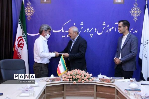 نشست خبری مدیر آموزش و پرورش ناحیه یک ساری با اصحاب رسانه