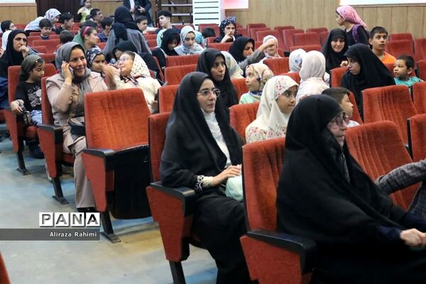 نشست ادبی با حضور کلر ژوبرت