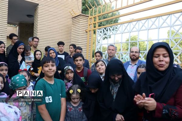 نشست ادبی با حضور کلر ژوبرت