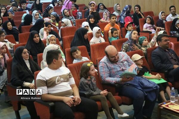 نشست ادبی با حضور کلر ژوبرت