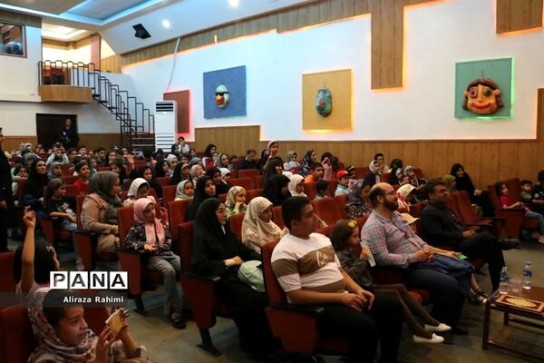نشست ادبی با حضور کلر ژوبرت