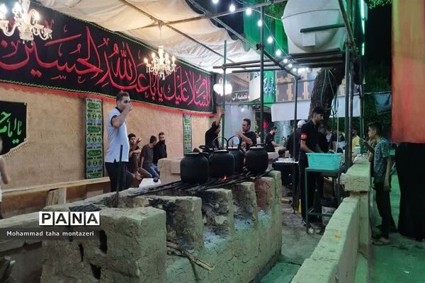 پذیرایی از مردم در چایخانه حسینی اهرستان یزد