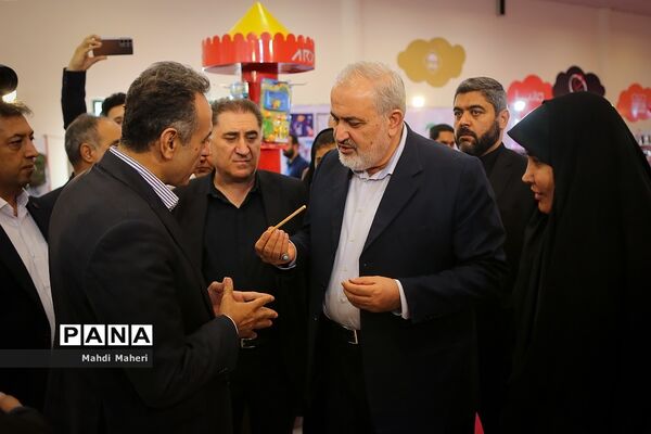 افتتاحیه نهمین نمایشگاه ایران نوشت