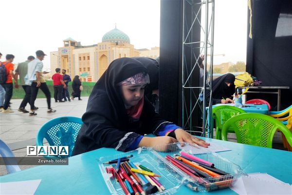 نوجوانان مشهدی خادم زائران و مجاوران امام مهربانی‌ها