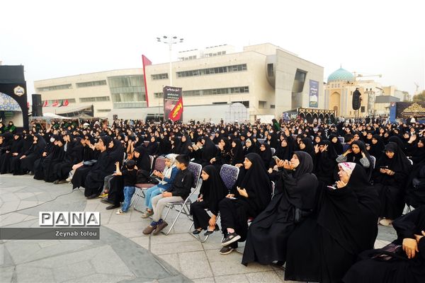 نوجوانان مشهدی خادم زائران و مجاوران امام مهربانی‌ها