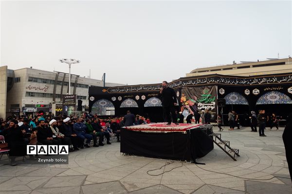 نوجوانان مشهدی خادم زائران و مجاوران امام مهربانی‌ها