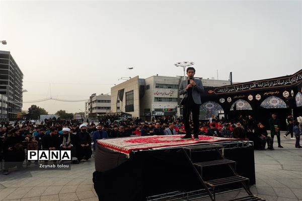 نوجوانان مشهدی خادم زائران و مجاوران امام مهربانی‌ها