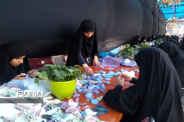 خدمت‌رسانی موکب داران و عاشقان حسینی به زائران امام رضا (ع) در عرصه میدان شهدا
