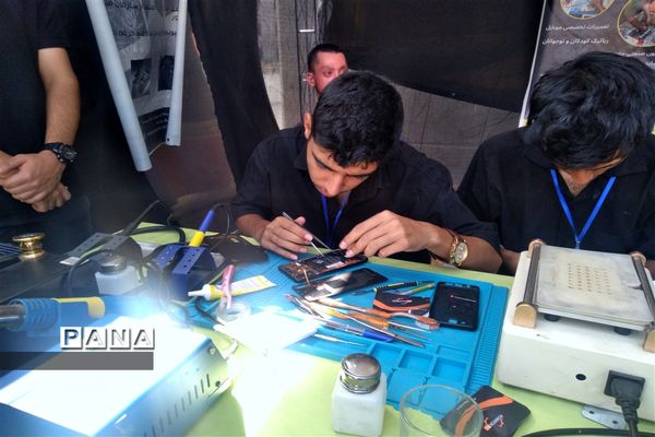 خدمت‌رسانی موکب داران و عاشقان حسینی به زائران امام رضا (ع) در عرصه میدان شهدا