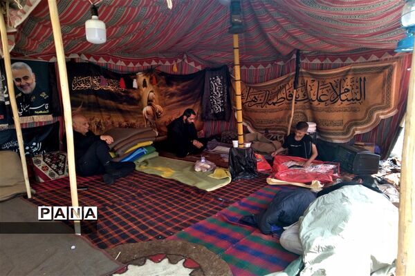 خدمت‌رسانی موکب داران و عاشقان حسینی به زائران امام رضا (ع) در عرصه میدان شهدا