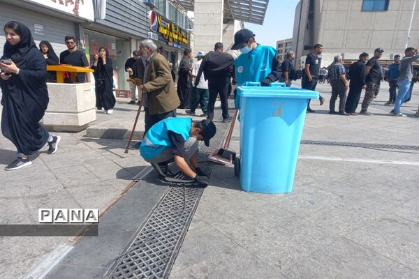 خدمت‌رسانی موکب داران و عاشقان حسینی به زائران امام رضا (ع) در عرصه میدان شهدا