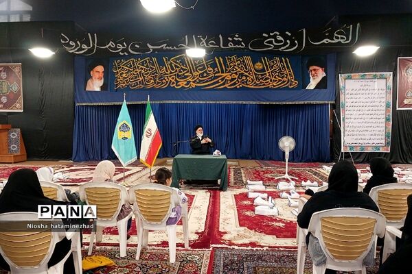 اهدای لوازم التحریر در آستانه سال تحصیلی جدید به دانش‌آموزان کم‌بضاعت در بهارستان 2
