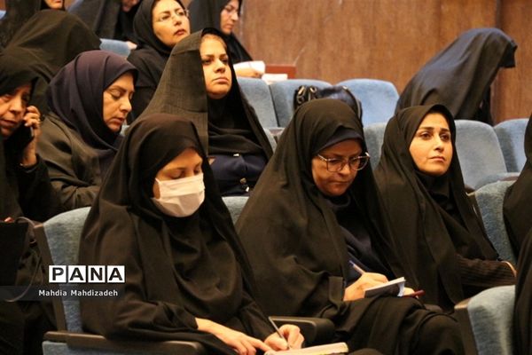 جلسه علمی تخصصی مدیران مدارس در آموزش و پرورش ناحیه ۶ مشهد