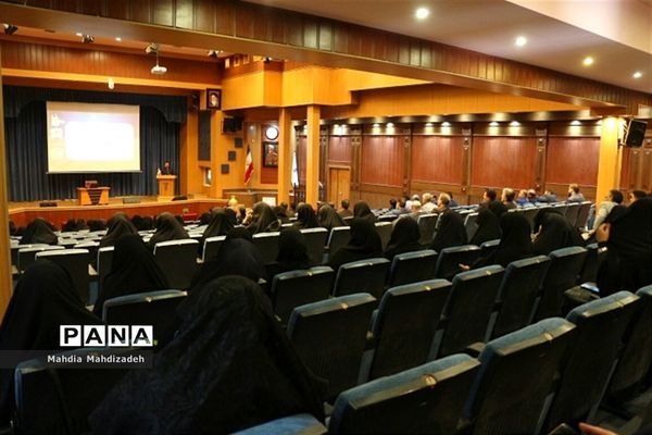 جلسه علمی تخصصی مدیران مدارس در آموزش و پرورش ناحیه ۶ مشهد