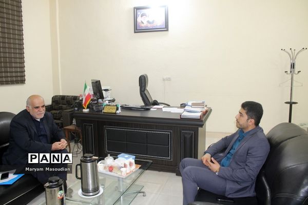 نشست بخشدار مرکزی  بوشهر با مسئول ورزش روستایی و بازی‌های بومی محلی